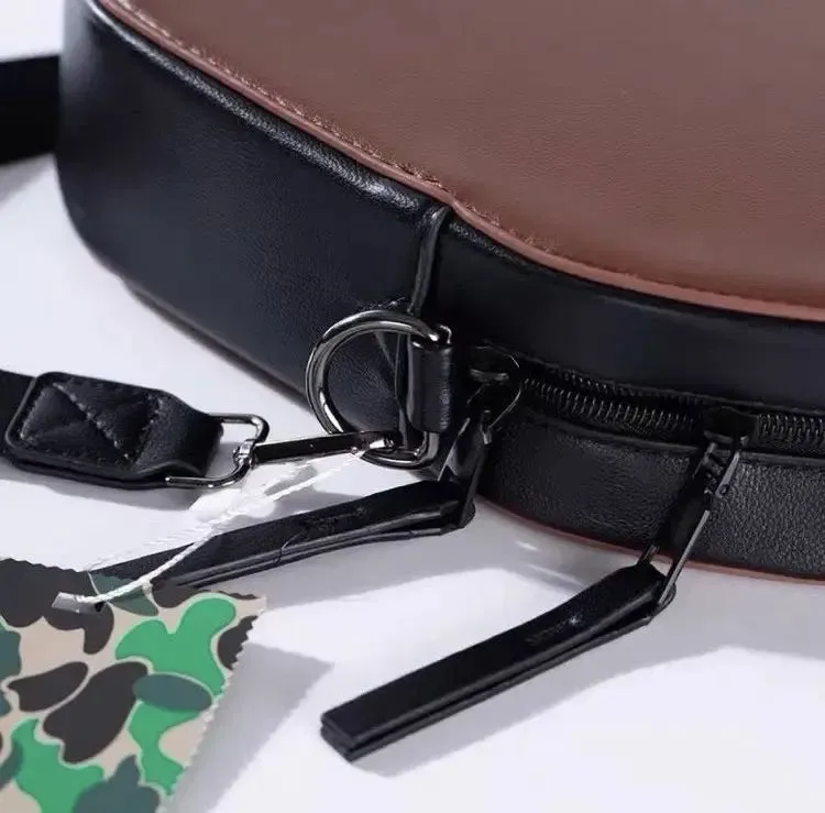 Сумка через плече Bape Ape Head Shoulder Bag у коричневому кольорі. — фото 6