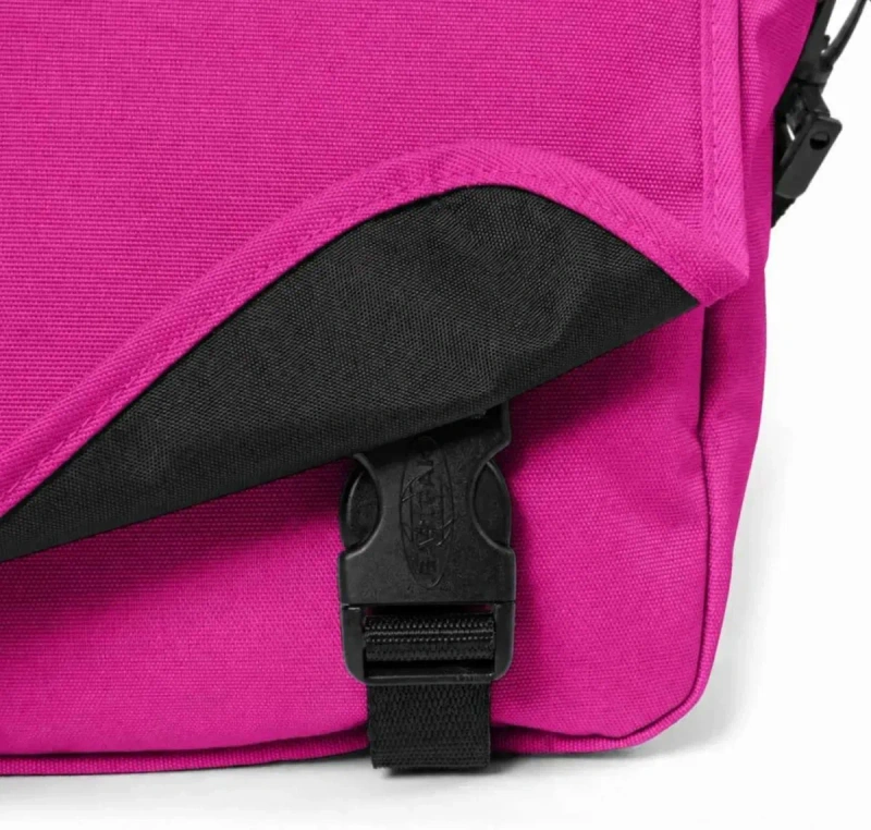Сумка через плече EastPak Delegate 008 20L у рожевому кольорі. — фото 3