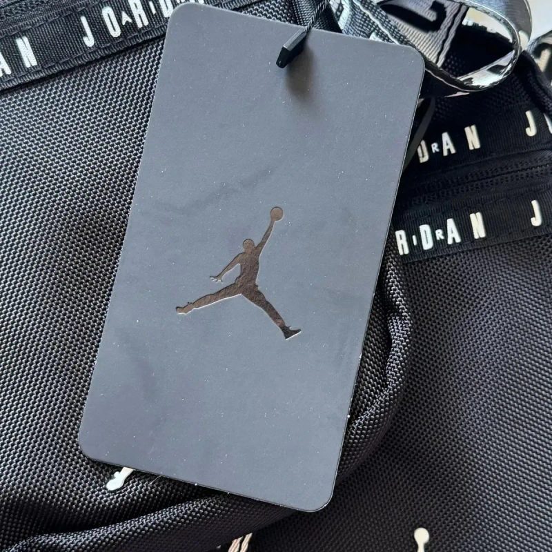 Сумка через плече Nike Air Jordan із монограмним ремінцем: Чорна, Біла — фото 7
