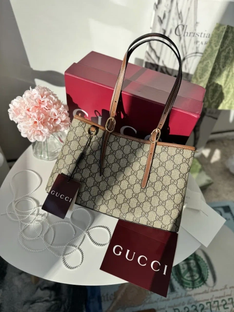 Сумка Gucci Emblem medium tote bag, жіноча сумка гучі тоут емблем, шкіряна сумка
