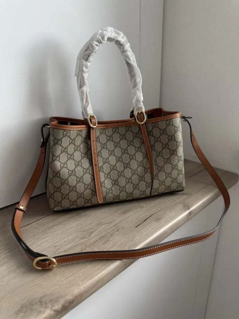 Сумка Gucci Emblem medium tote bag, жіноча сумка гучі тоут емблем, шкіряна сумка — фото 2