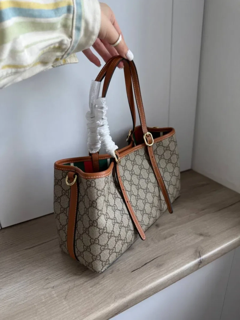 Сумка Gucci Emblem medium tote bag, жіноча сумка гучі тоут емблем, шкіряна сумка — фото 3