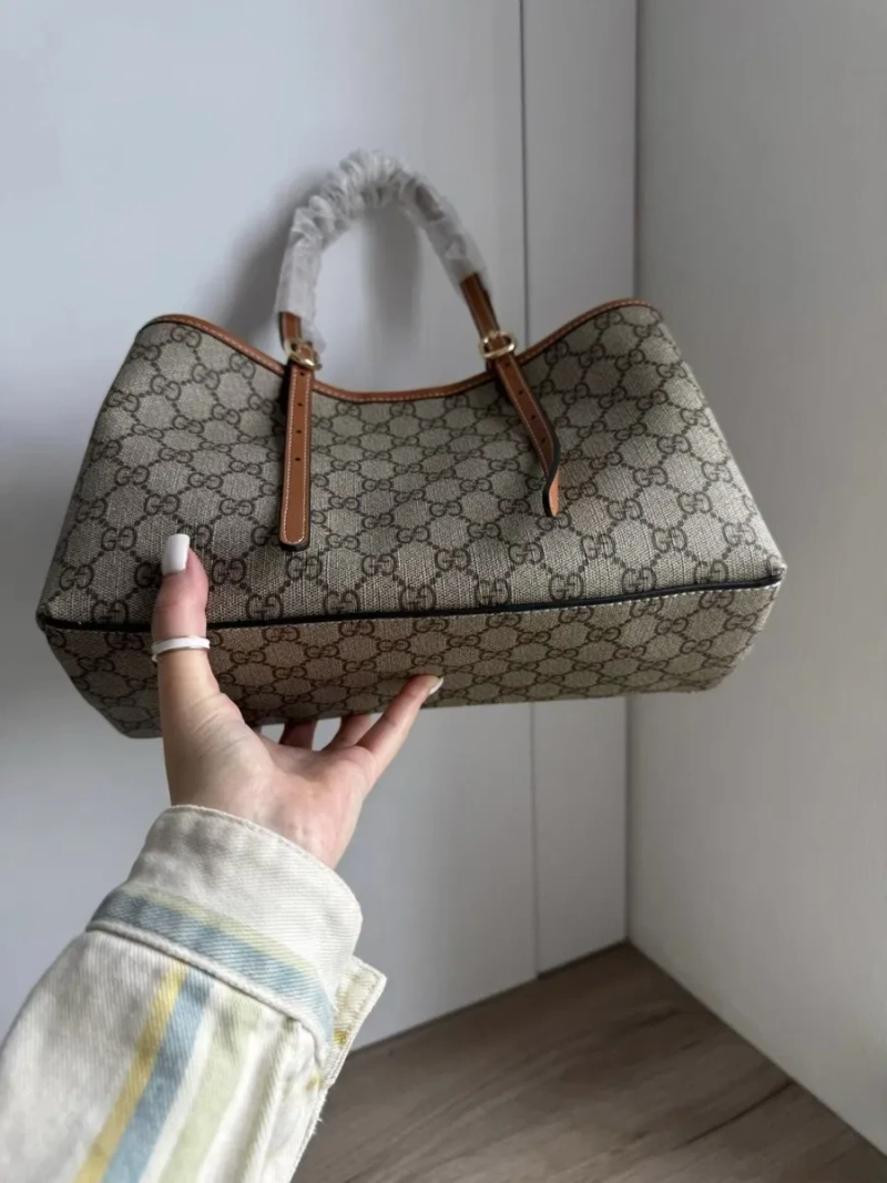 Сумка Gucci Emblem medium tote bag, жіноча сумка гучі тоут емблем, шкіряна сумка — фото 4