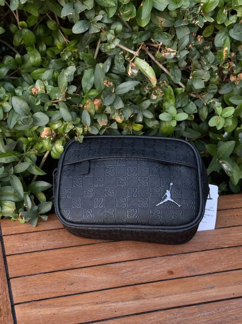 Сумка Jordan Monogram через плечо черная барсетка Джордан 23 монограм | Барсетка Джордан Монограм беля кожаная мужская через плечо черная сумка Jordan — фото 2