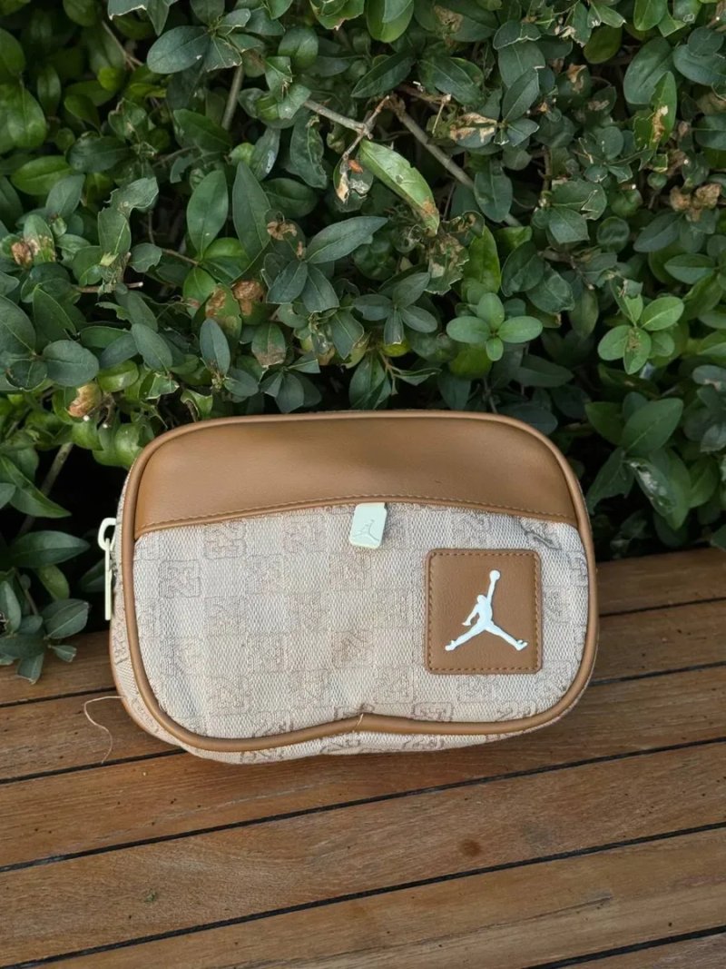 Сумка Jordan Monogram через плечо черная барсетка Джордан 23 монограм | Барсетка Джордан Монограм беля кожаная мужская через плечо черная сумка Jordan — фото 4