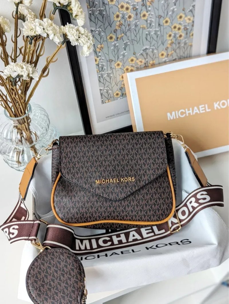 Сумка кросс боді Michael Kors в кольорах