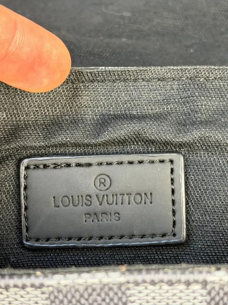 Сумка Louis Vuitton крос боді — фото 6