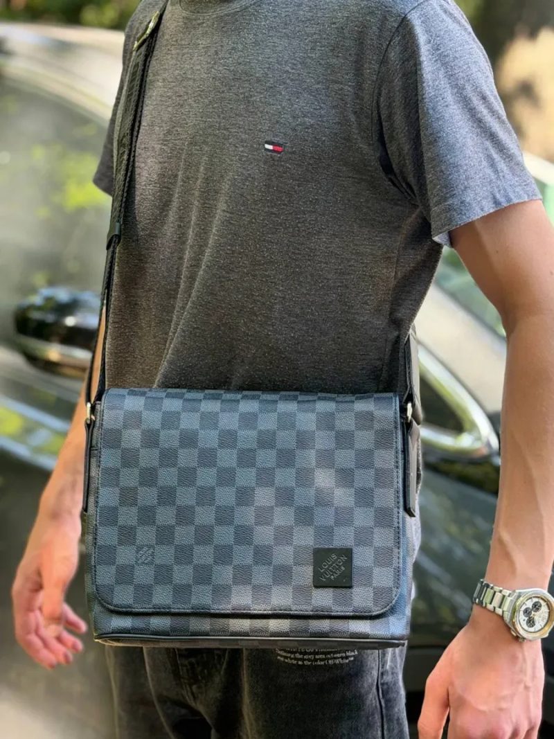 Сумка Louis Vuitton крос боді — фото 7
