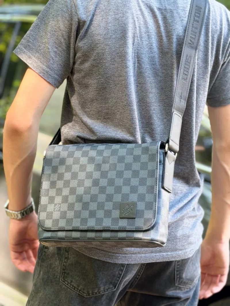 Сумка Louis Vuitton крос боді — фото 8