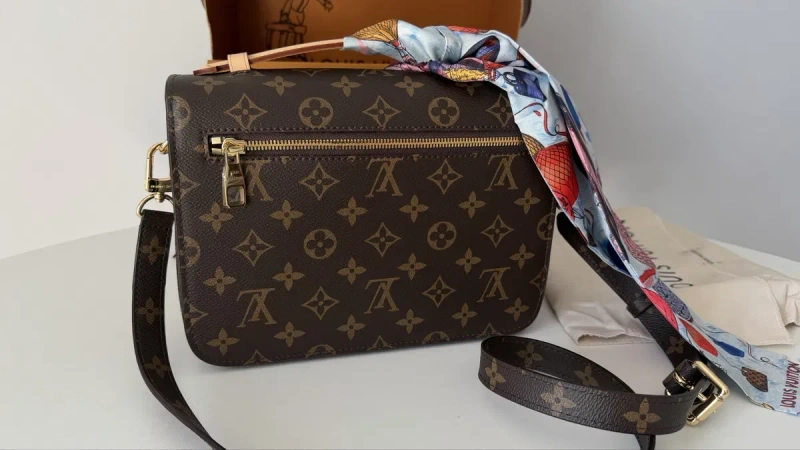 Сумка Louis Vuitton Pochette Metis — фото 4
