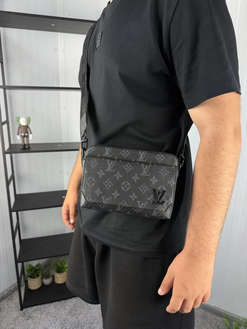 Сумка Louis Vuitton шкіряна чоловіча через плече Lv сумка Луи Витон Лв — фото 4