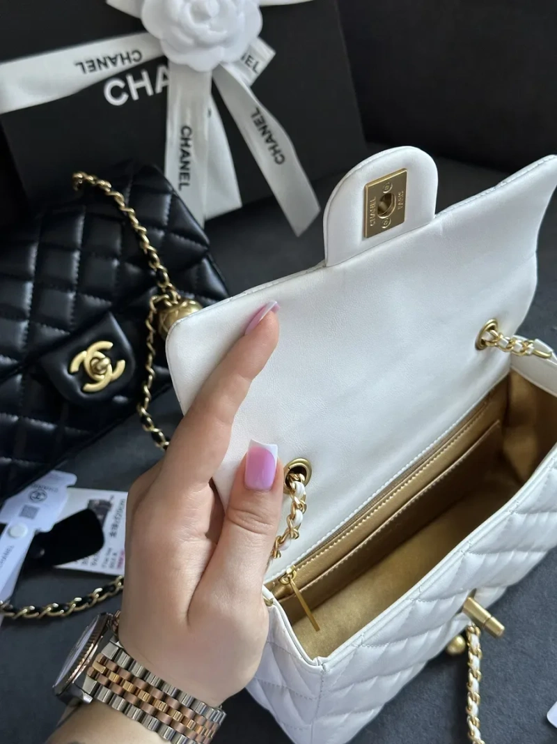 Сумка шкіряна chanel, шанель біла та чорна — фото 5