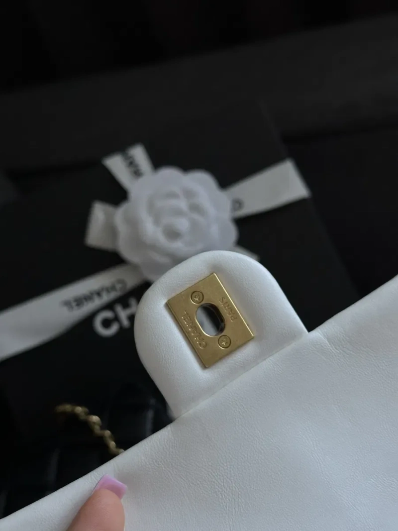 Сумка шкіряна chanel, шанель біла та чорна — фото 6
