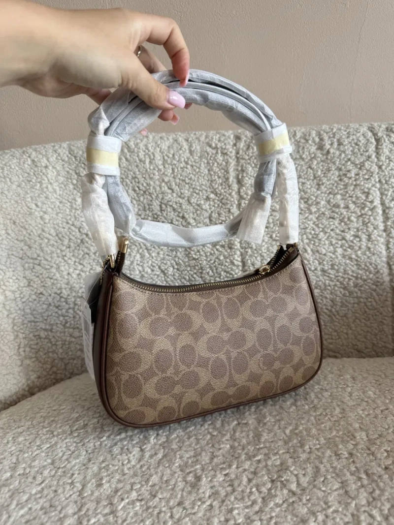 Сумка жіноча Coach Shoulder Teri — фото 3