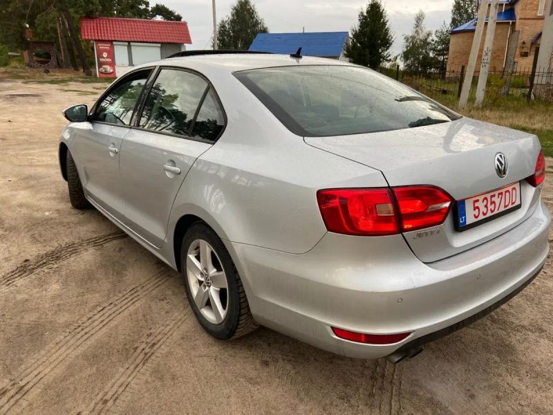 Свіжопригнана Volkswagen Jetta 2012 — фото 5