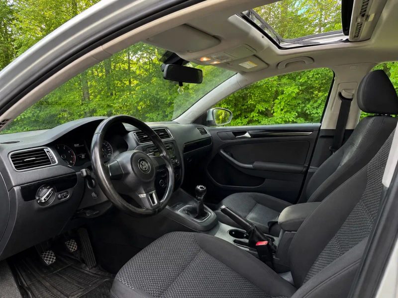 Свіжопригнана Volkswagen Jetta 2012 — фото 6