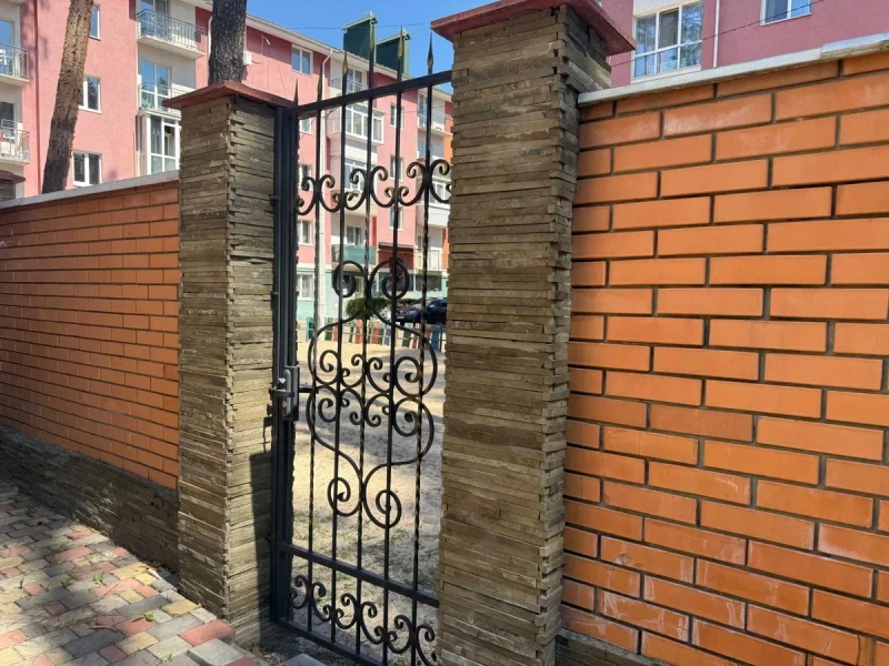 Таунхаус в локації центрального парку прямий виїзд на Соборну, гараж — фото 3