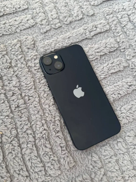 телефон IPhone 13