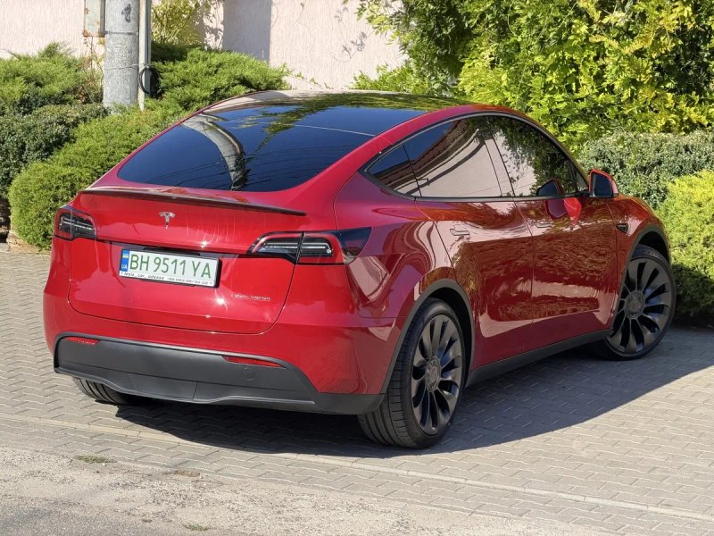 Tesla Model Y 2023 год Performance 60 тыс км — фото 6