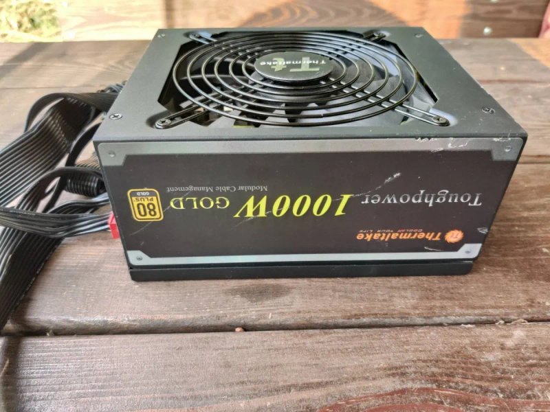 Thermaltake 1000W Gold Мощный полумодульный блок питания — фото 3
