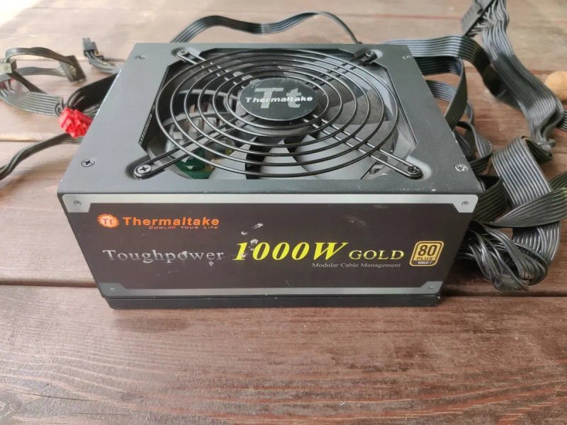 Thermaltake 1000W Gold Мощный полумодульный блок питания — фото 4