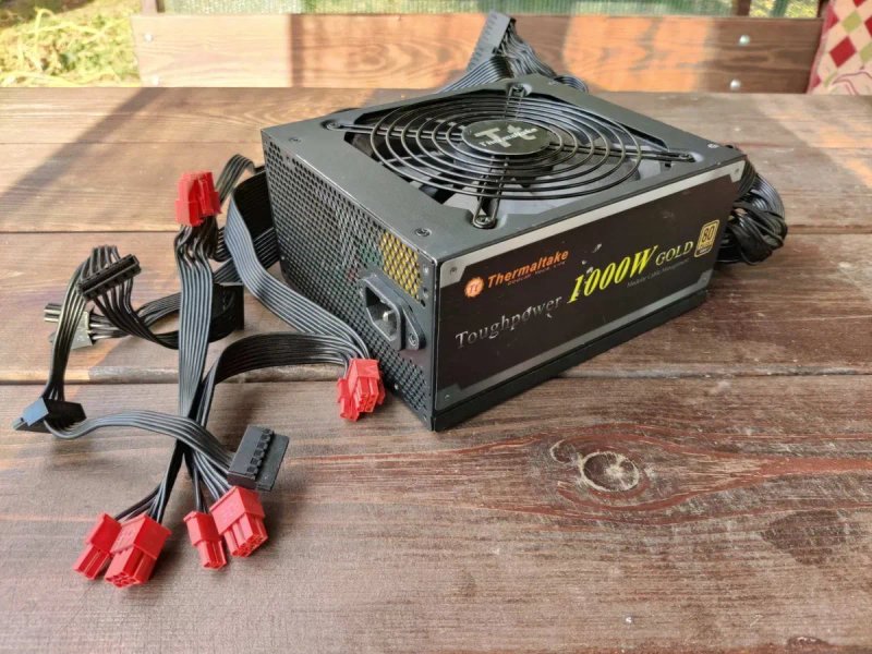 Thermaltake 1000W Gold Мощный полумодульный блок питания — фото 5