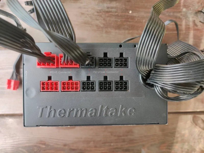 Thermaltake 1000W Gold Мощный полумодульный блок питания — фото 6