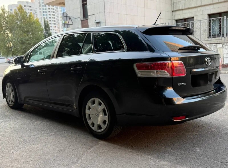 Toyota Avensis 2.0 TDI — фото 6