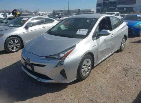 Toyota Prius Two 2017 • Гібрид 1.8 • Автомат • Економний хетчбек