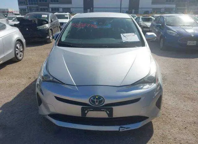 Toyota Prius Two 2017 • Гібрид 1.8 • Автомат • Економний хетчбек — фото 2