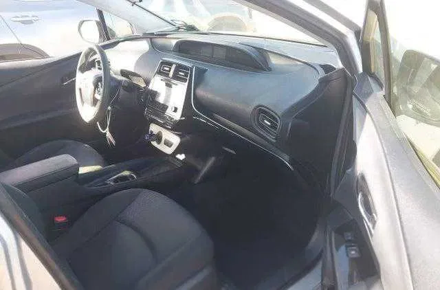 Toyota Prius Two 2017 • Гібрид 1.8 • Автомат • Економний хетчбек — фото 7