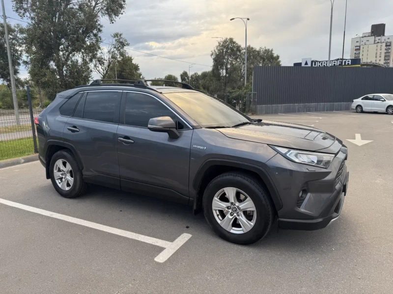 Toyota RAV4 2020 Гібрид — фото 3