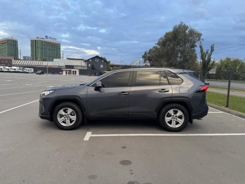 Toyota RAV4 2020 Гібрид — фото 5