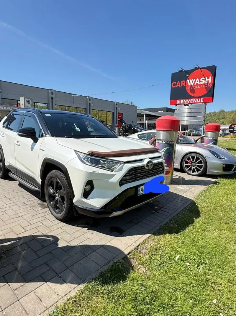 Toyota RAV4 Style 2019 Hybrid 2.5 AT (2wd)-- Оффициал,Идеальное состояние — фото 2
