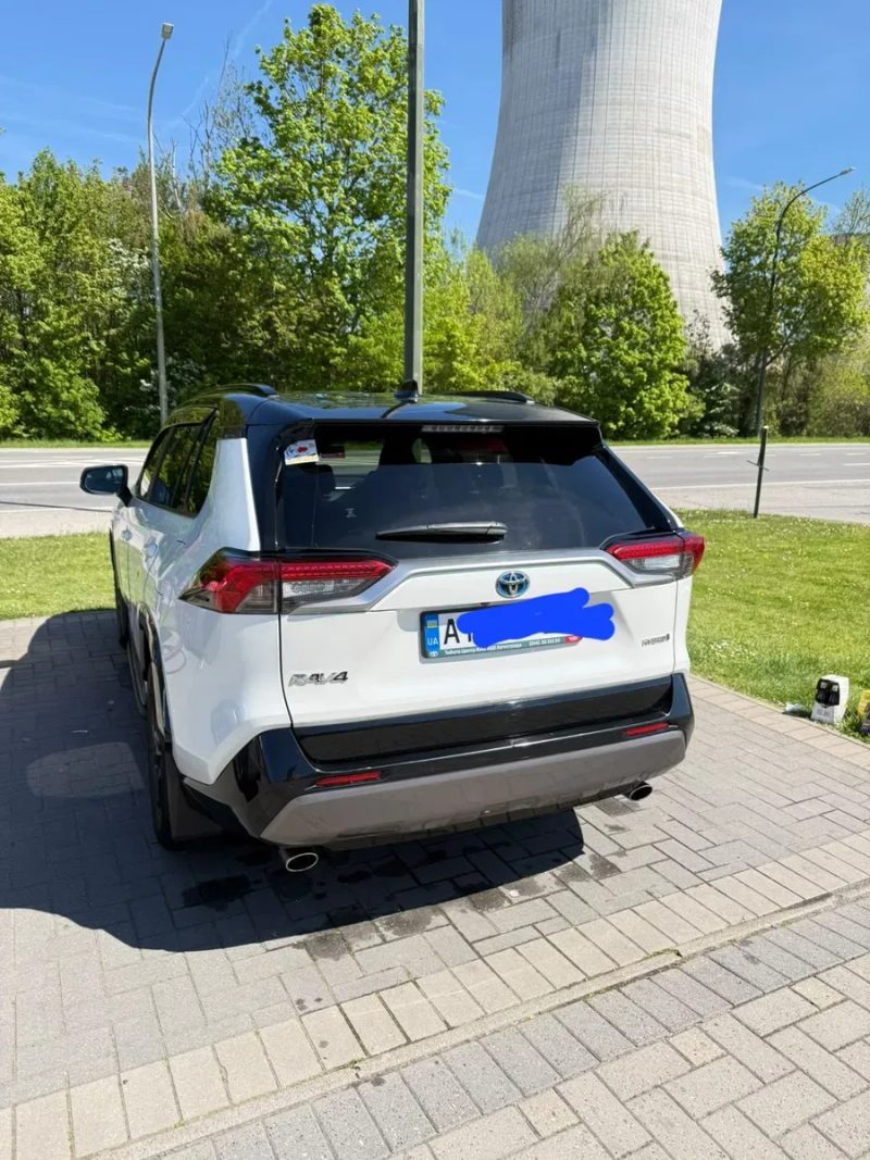 Toyota RAV4 Style 2019 Hybrid 2.5 AT (2wd)-- Оффициал,Идеальное состояние — фото 3