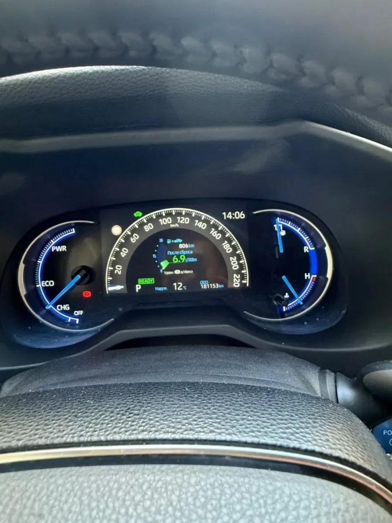 Toyota RAV4 Style 2019 Hybrid 2.5 AT (2wd)-- Оффициал,Идеальное состояние — фото 8