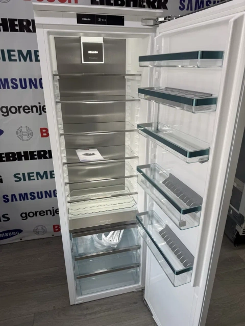 Вбудований холодильник Miele K7777c PerfectFresh Activ під забудову холодильна камера