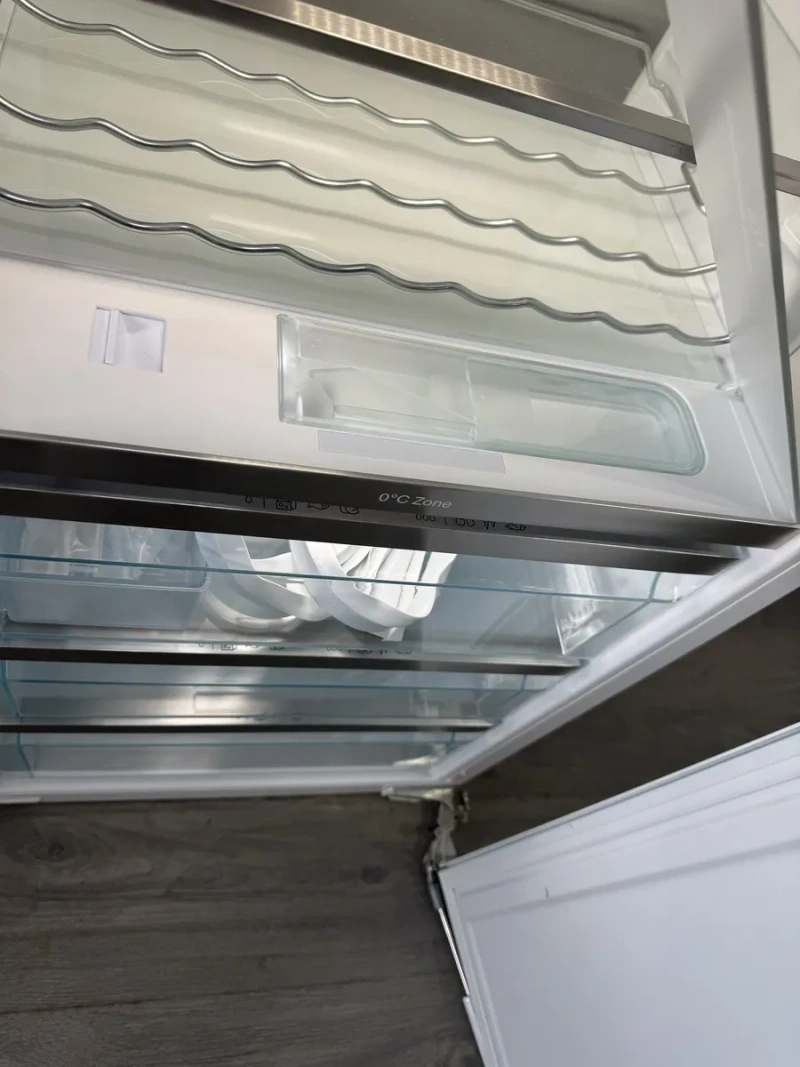 Вбудований холодильник Miele K7777c PerfectFresh Activ під забудову холодильна камера — фото 5