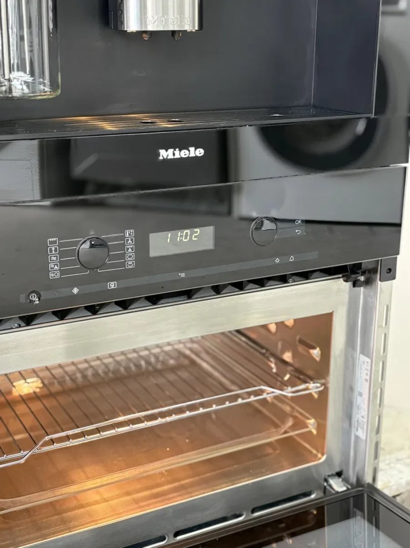 Вбудований комплект Miele H6100BP + CVA6401, духовка + кавомашина, преміум клас — фото 6