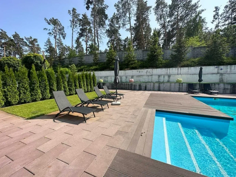 Великий таунхаус: початковий ремонт, гараж, газ, центральні мережі та басейн! — фото 2