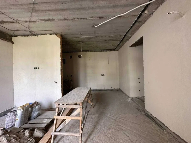 Великий таунхаус: початковий ремонт, гараж, газ, центральні мережі та басейн! — фото 3