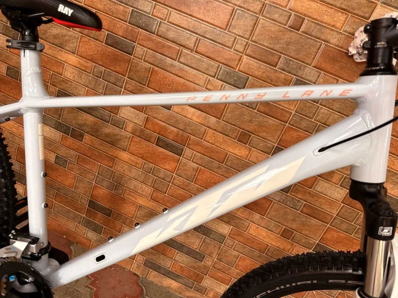 Велосипед KTM Penny 27.5"L" SHIMANO, TEKTRO, SR Suntour Гідравліка IDEAL 2025 — фото 3