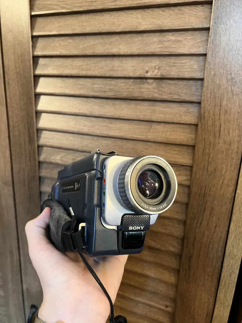 Відеокамера Sony DCR-TRV240E Digital8 / Hi8 / Video8 — укомплектований вінтажний сет в чудовому стані — фото 2