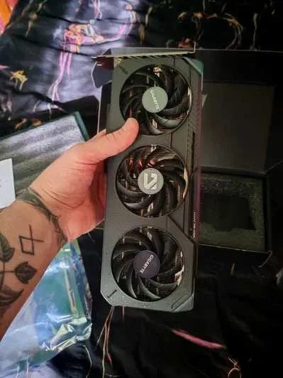 Відеокарта Gigabyte Radeon RX 9060 XT Gaming OC 16GB (GV-R9060XTGAMING OC-16GD)