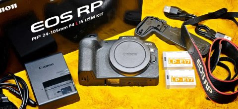 ‼️ВІДМІННИЙ СТАН - 14000 кадрів‼️ Canon RP -- плюс ручка-гріп Canon EG-E1 --