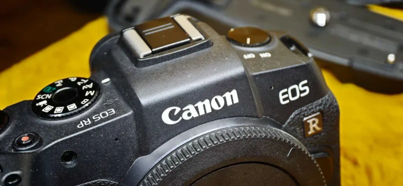 ‼️ВІДМІННИЙ СТАН - 14000 кадрів‼️ Canon RP -- плюс ручка-гріп Canon EG-E1 -- — фото 4