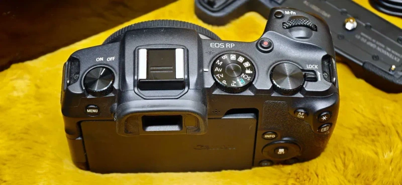 ‼️ВІДМІННИЙ СТАН - 14000 кадрів‼️ Canon RP -- плюс ручка-гріп Canon EG-E1 -- — фото 5