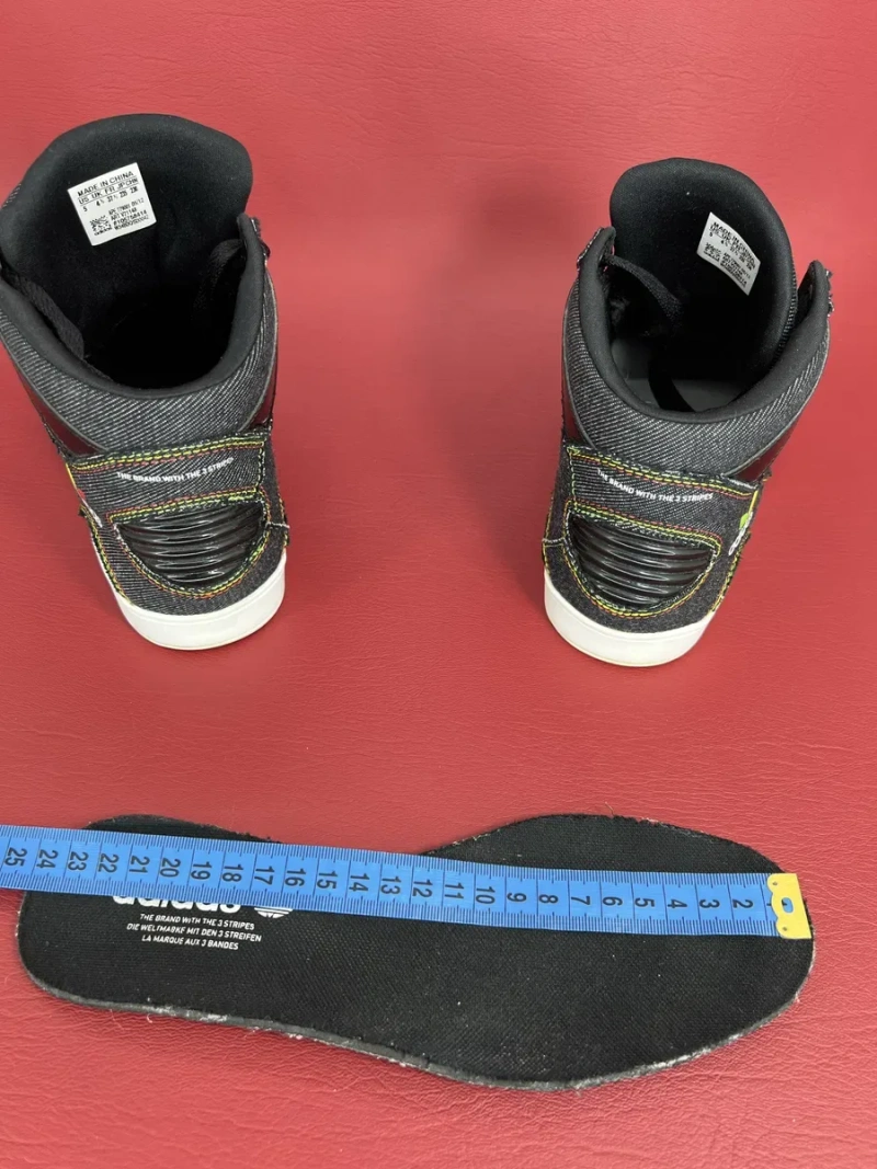 Високі кросівки-хайтопи 37.5р. Унісекс .Adidas Originals Rasta Denim (артикул V21148) з колекції 2012 року. — фото 6