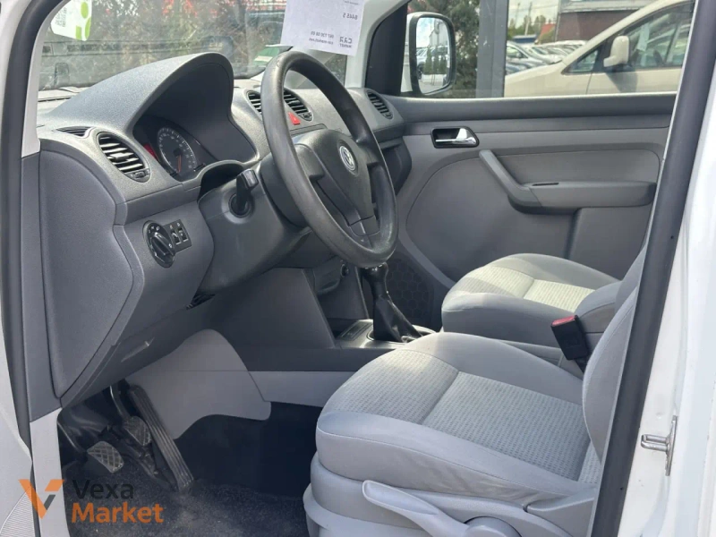 Volkswagen Caddy 2008 Бензин 1.6 л Білий — фото 5