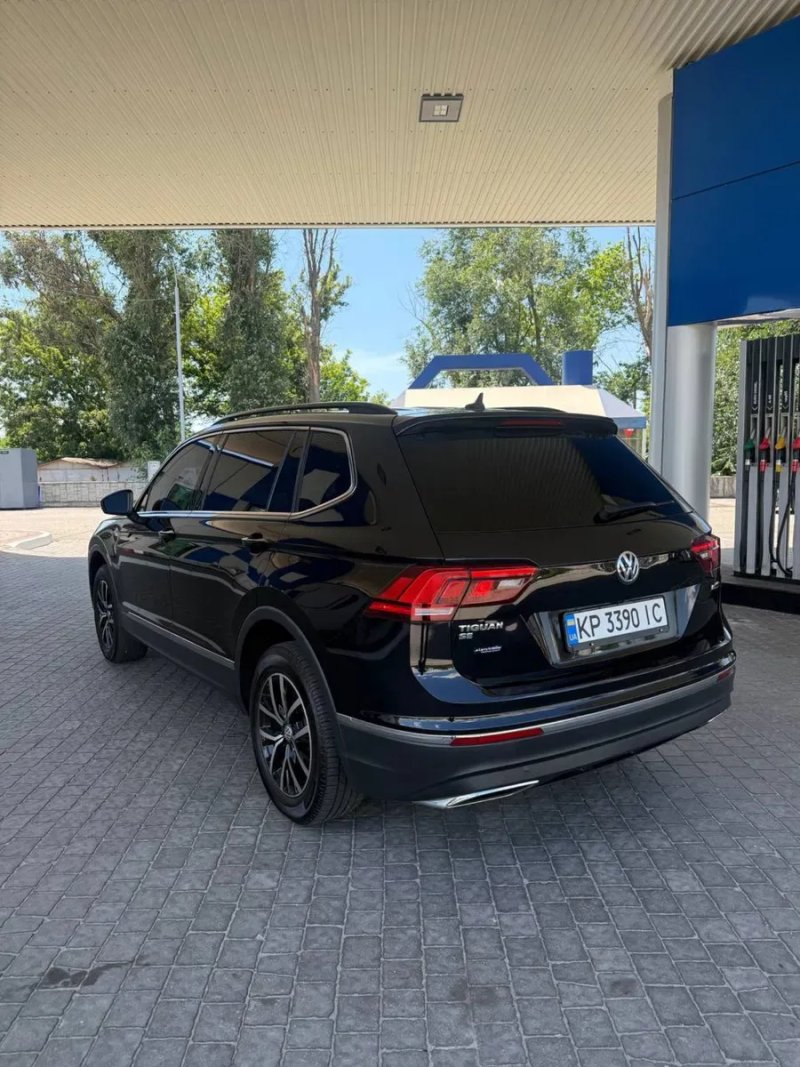 Volkswagen Tiguan 2021 года. — фото 8